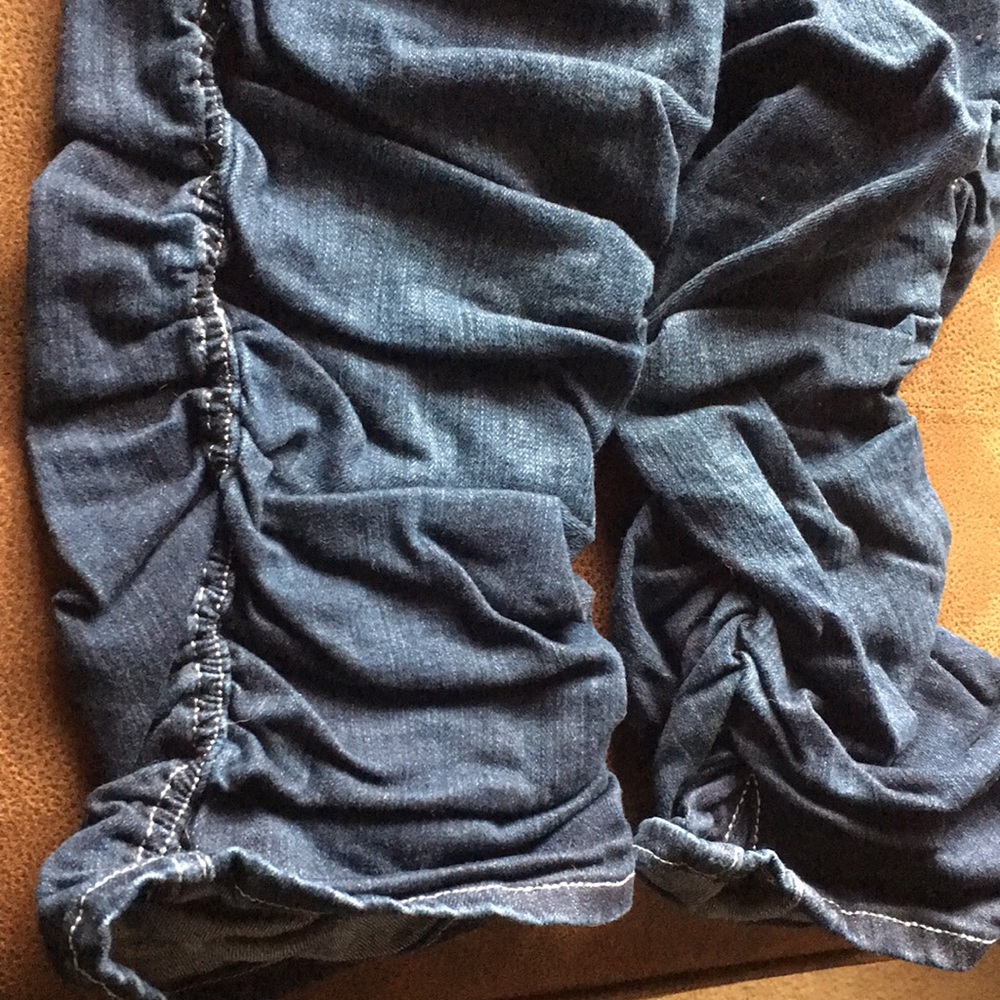 Virgin Only Ruched Side Dart Capri - Picture 5 of 16